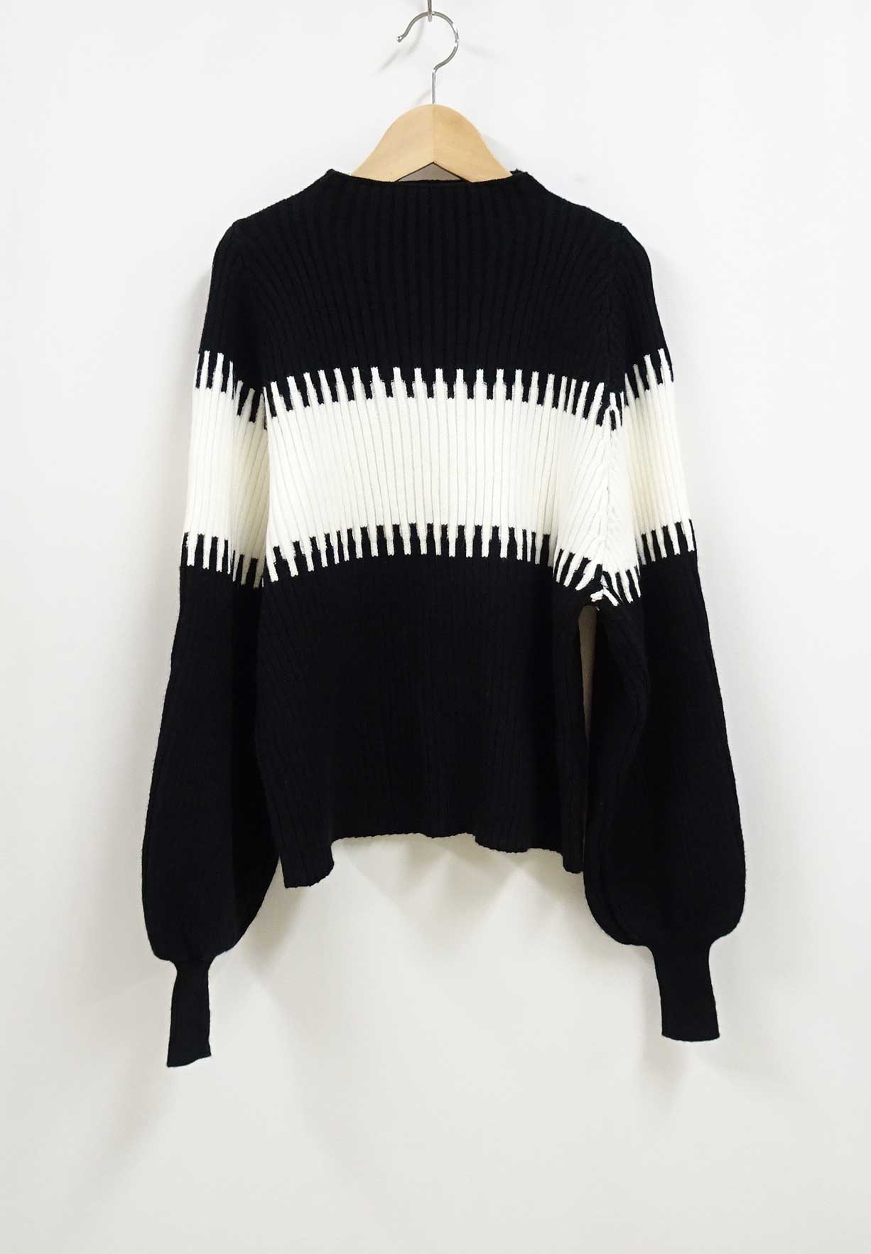 コーム絵柄の袖ふんわりセーター黒